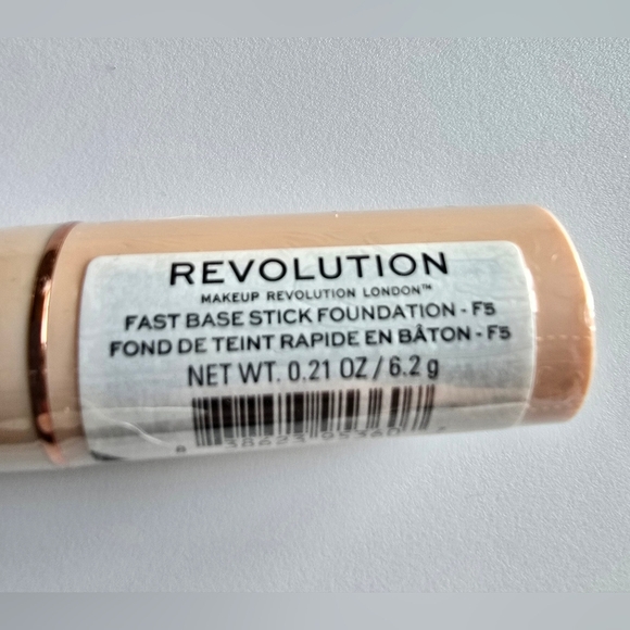 Makeup Revolution Fast Base Stick Foundation F5 New Sealed - Picture 3 of 4